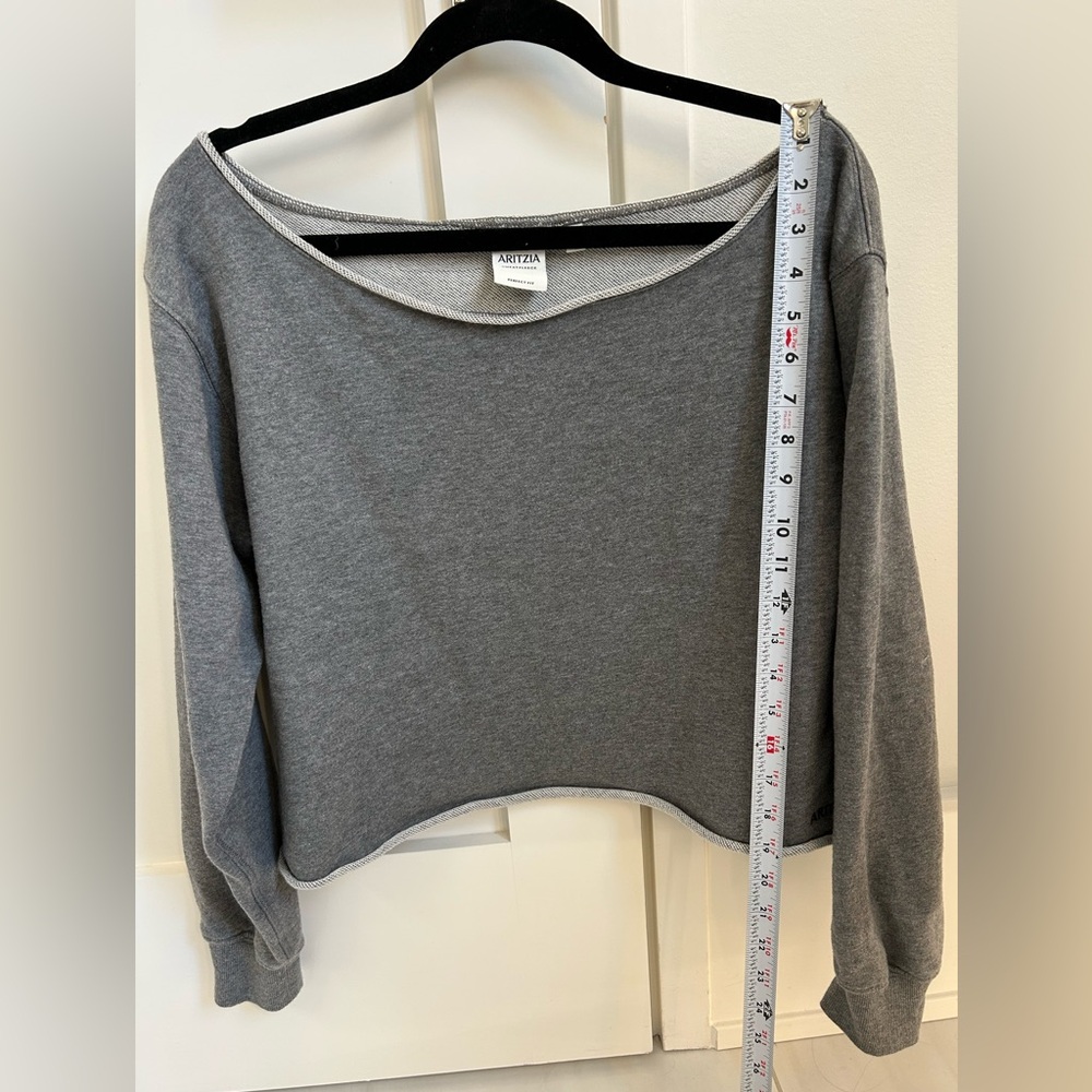 Aritzia Off Shoulder Sweatshirt sz XS